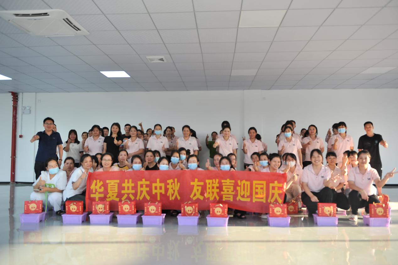 Chinese People celebrates the Mid-Autumn Festival and Yoly welcomes the National Day together