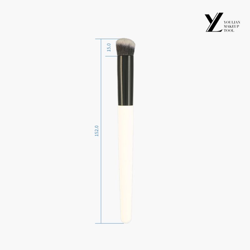 Angled Concealer Brush