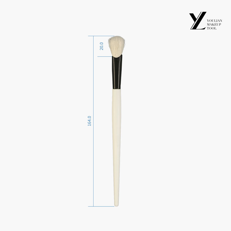 Large Thumb-shaped Eyeshadow Brush